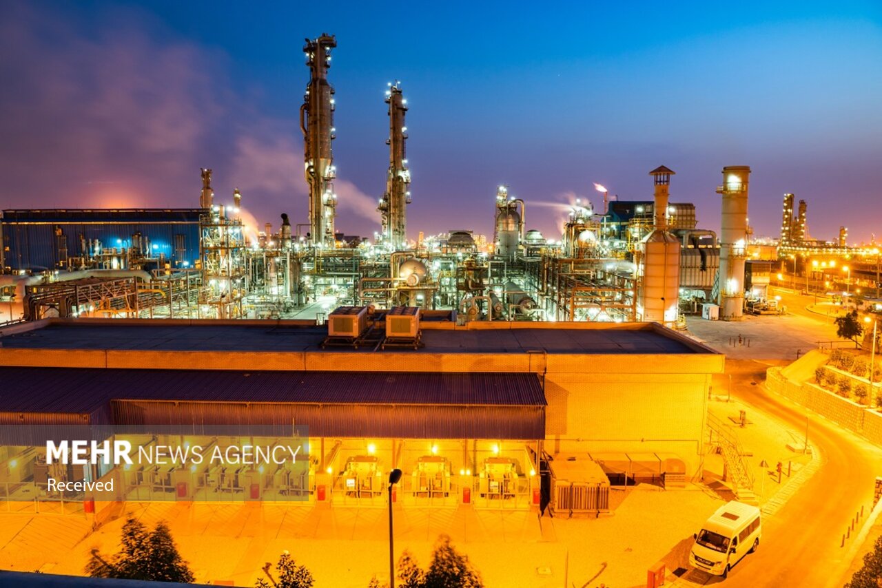 پیشنهاد جنجالی دولت؛ افزایش نرخ خوراک پتروشیمی ها