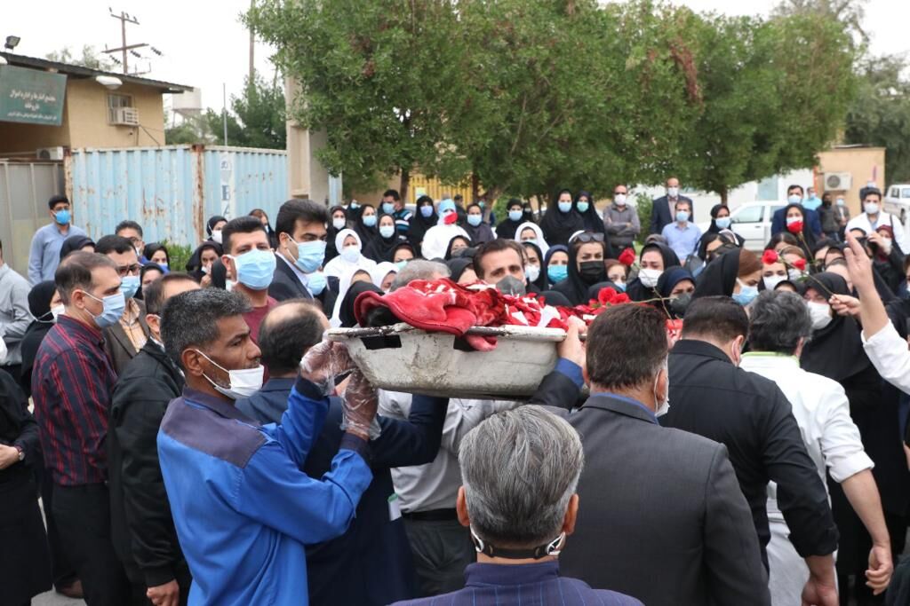 پیکر مدافع سلامت در اهواز تشییع شد 