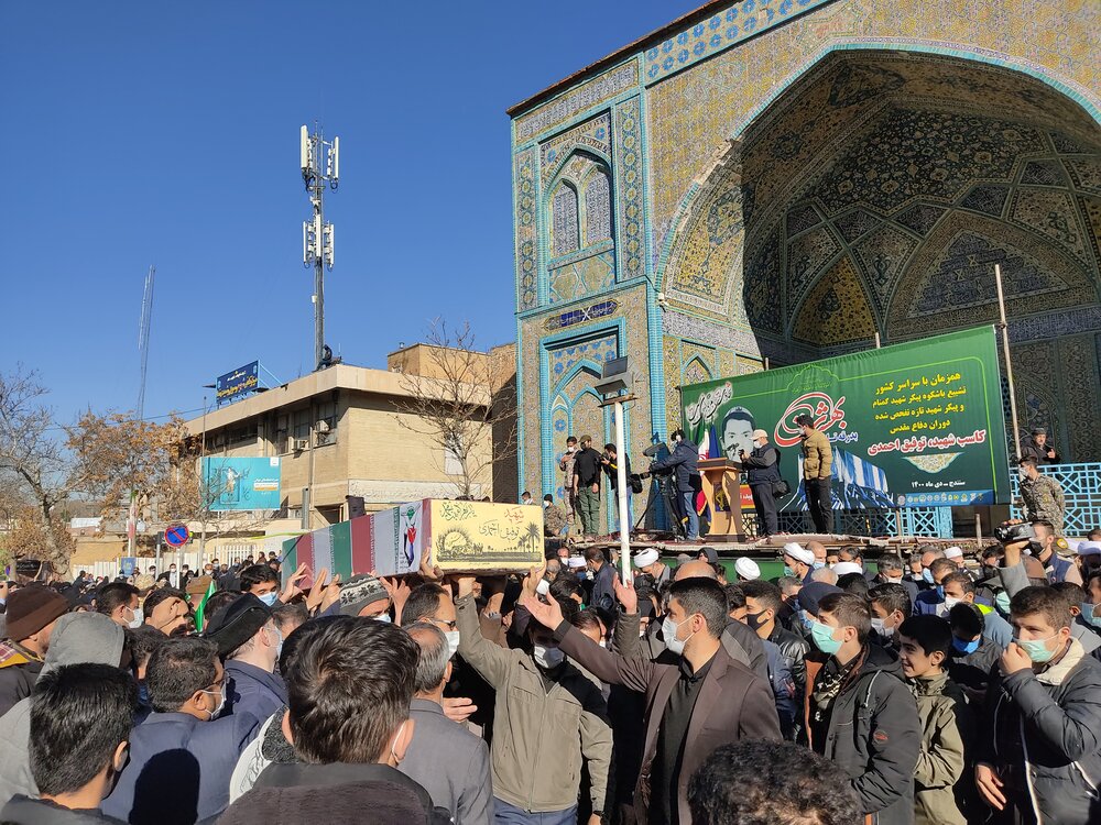 پیکر مطهر دو شهید تازه تفحص شده در سنندج تشییع شد