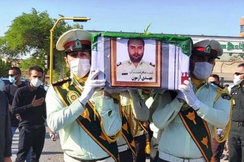 پیکر یک شهید مدافع امنیت در آبادان تشییع شد