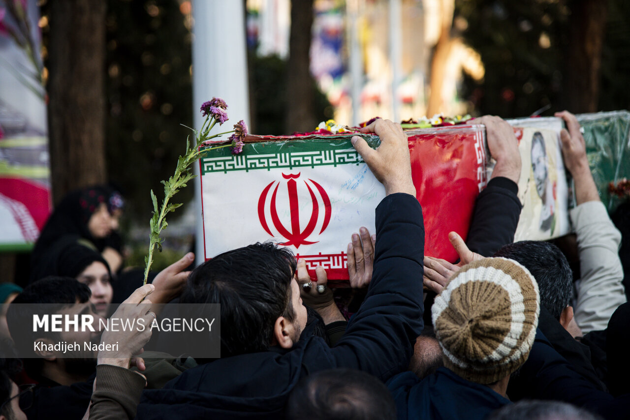 پیکر یکی از شهدای تجاوز رژیم صهیونیستی در شاهین‌دژ تشییع شد