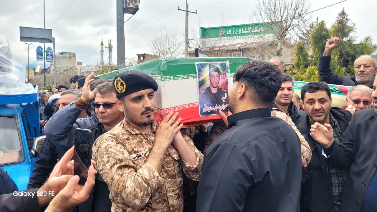 پیکر ۲ شهید مدافع وطن در کامیاران تشییع و به خاک سپرده شد