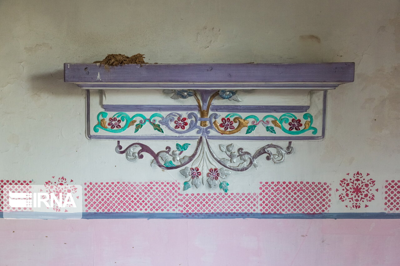 پیگیر حل مشکل بیمهای استادکاران گچبر و آینهکار هستیم