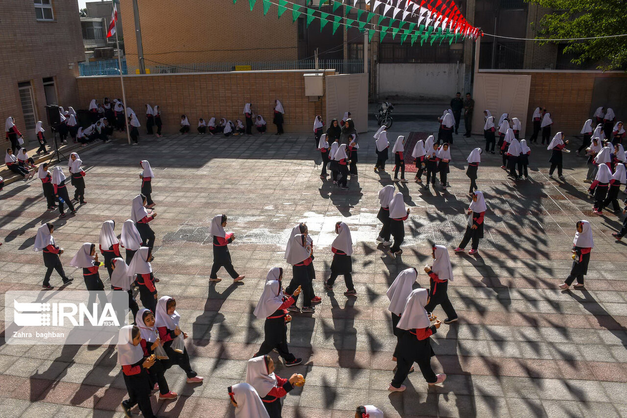 چتر حمایتی همزمان دولت بر کیفیت نظام آموزشی و معیشت فرهنگیان