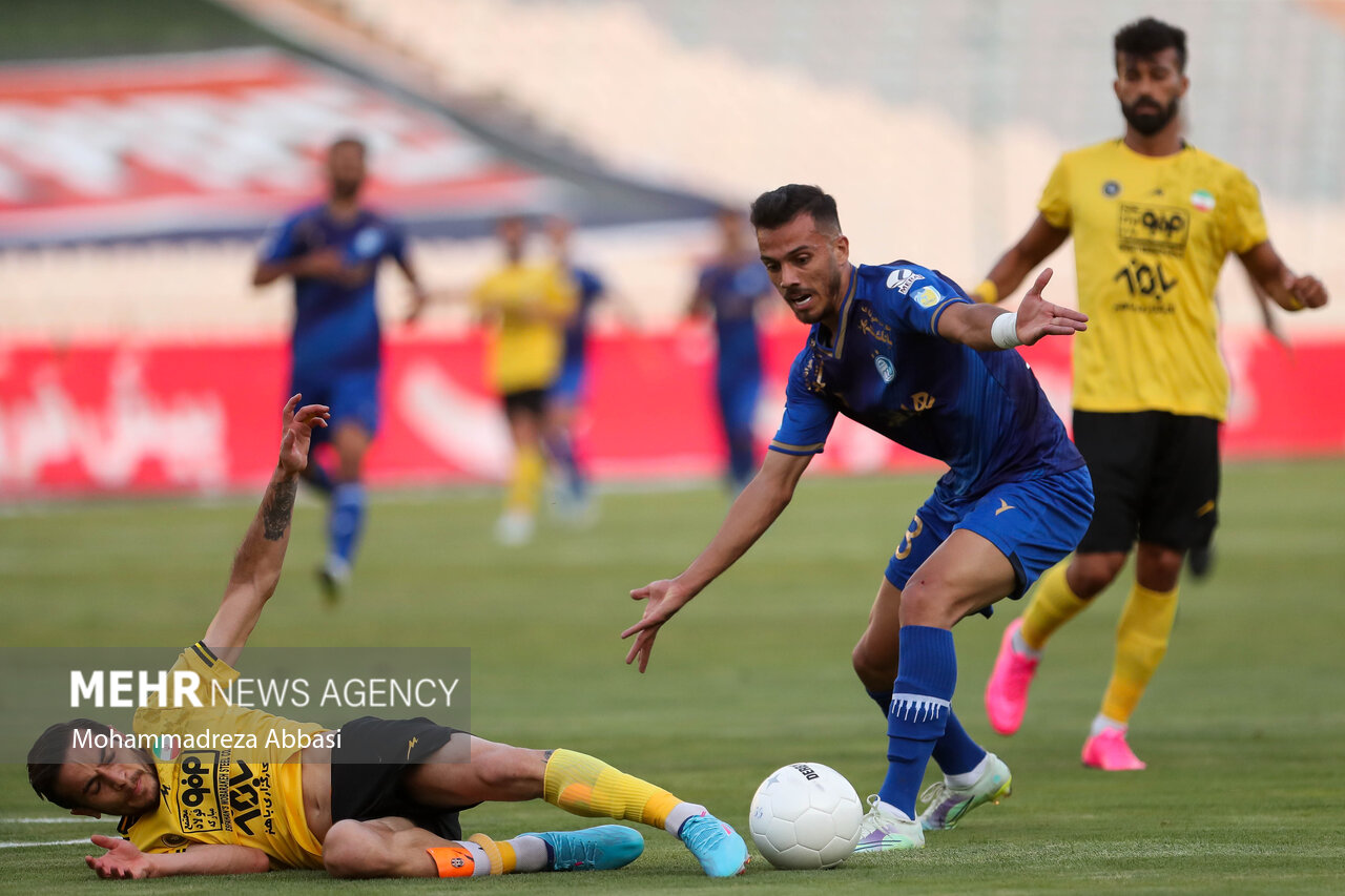 چه اتفاقی افتاده که یکباره شرایط عوض شد/ تبعیض آشکار علیه استقلال