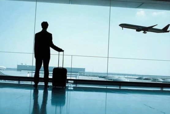 چه کسانی ایرانی ها را تشویق به مهاجرت می کنند و چرا؟