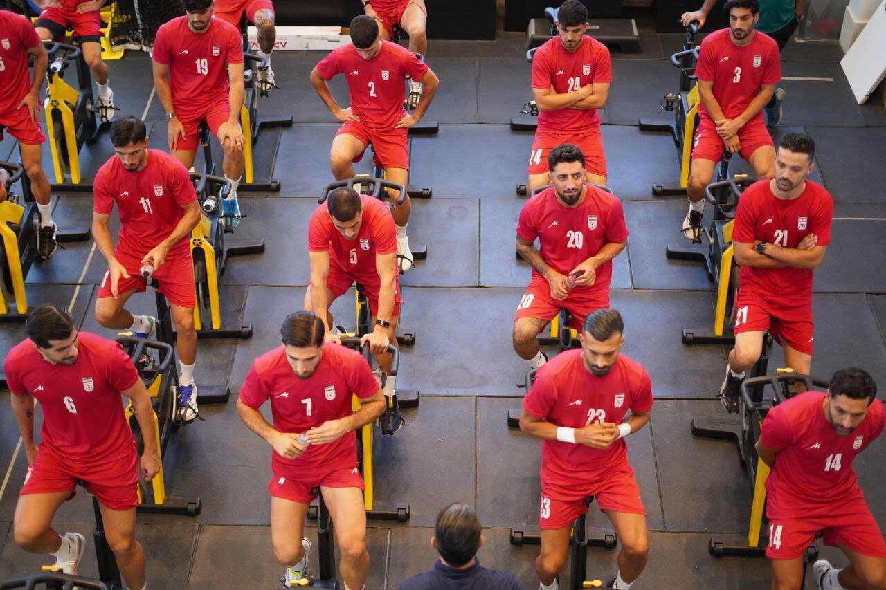 چه کسی باید به داد تیم ملی فوتبال ایران برسد؟