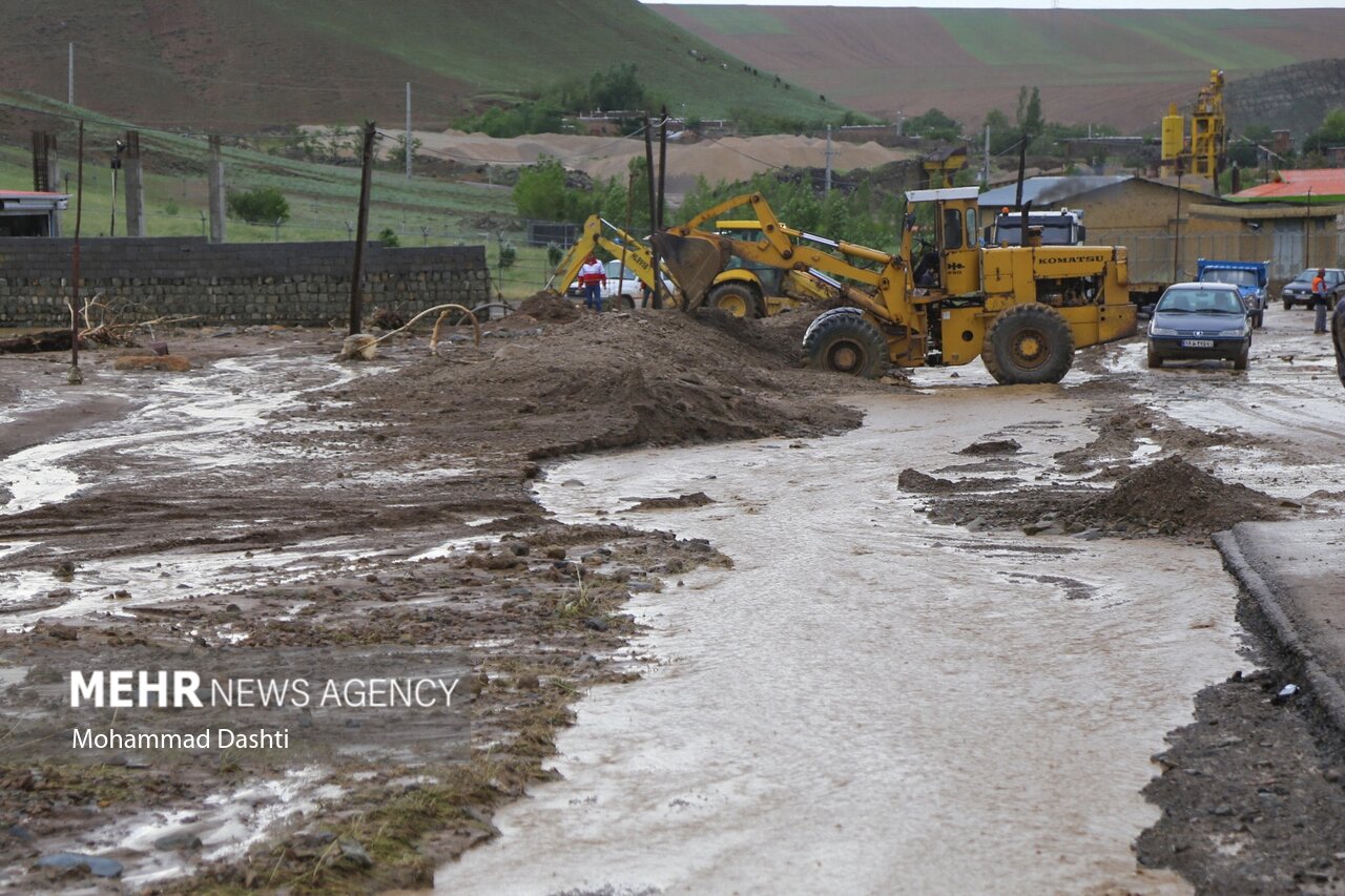 چهره شهر گرمی و جاده‌های مواصلاتی بعد از سیل