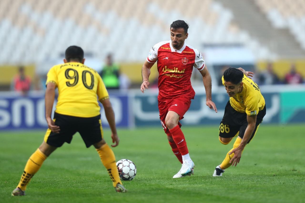کابوس سپاهان پس از ۸ سال به پایان رسید/ پرسپولیس باخت و سقوط
کرد