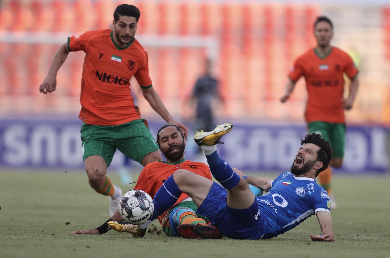 کادر فنی و بازیکنان استقلال عصبی بودند/ نکونام باید پاسخگوباشد