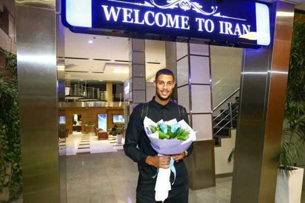 کارت بازی مهاجم خارجی استقلال صادر شد