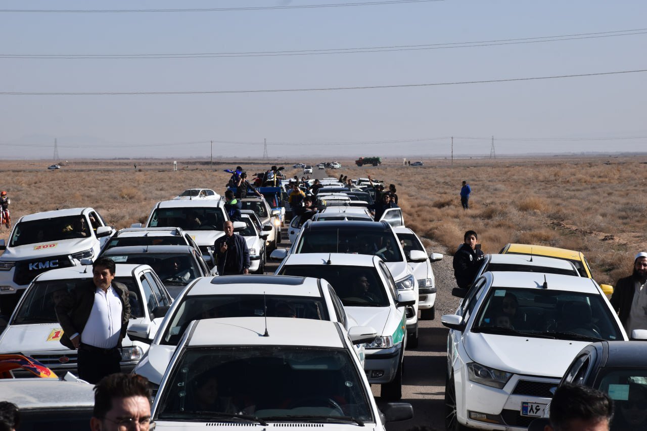 کاروان بزرگ خودروها در مسیر تهران تا متین‌آباد به راه می‌افتد