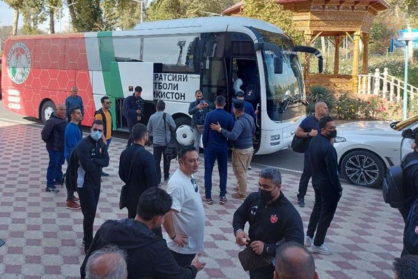 کاروان پرسپولیس به تاجیکستان رسید/ تصاویری از استقبال هواداران