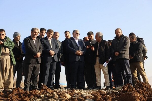 کانال بادین آباد۱۸۰میلیون مترمکعب آب را به کانی سیب منتقل می
کند