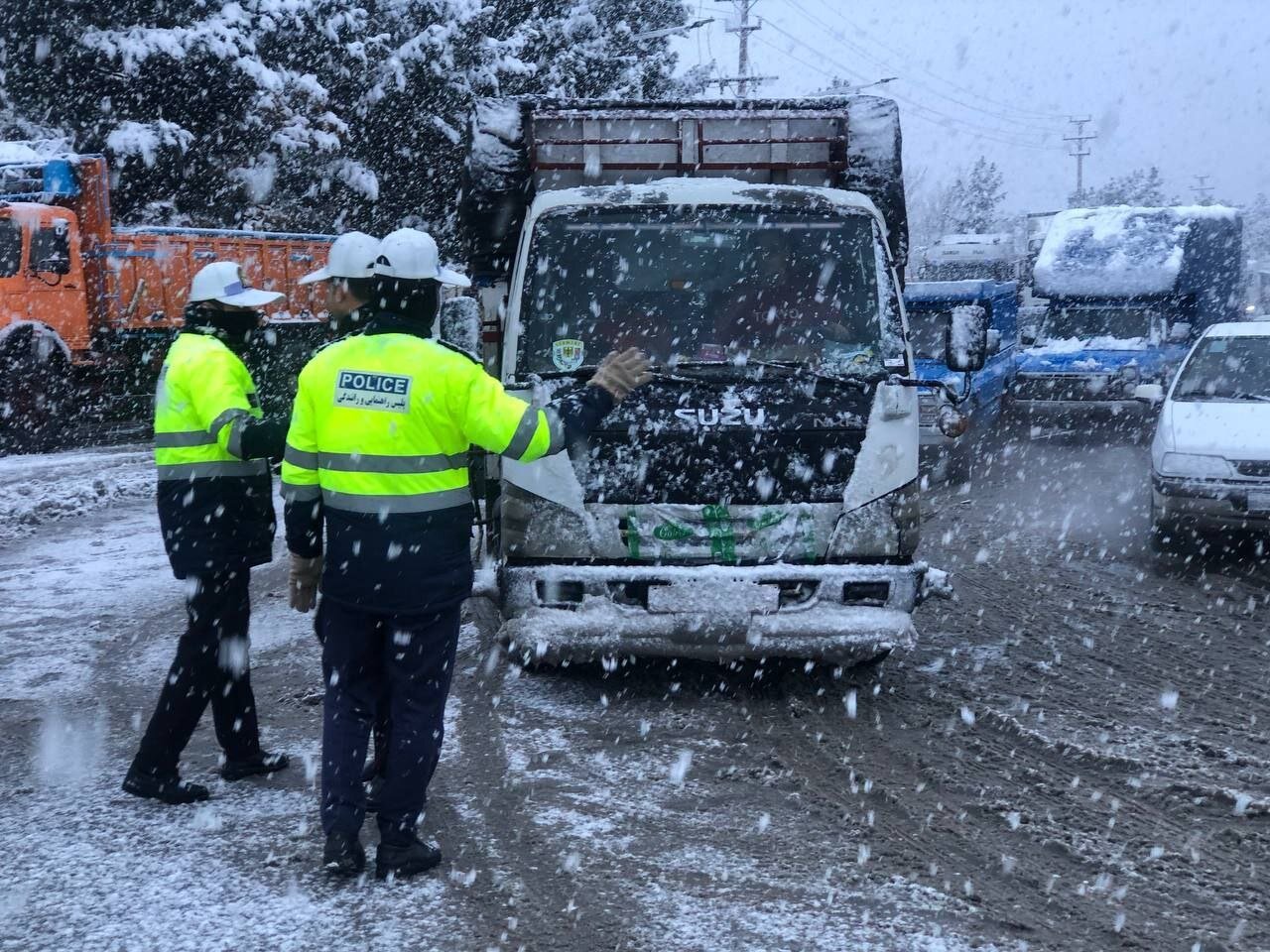 کاهش دید در جاده های آذربایجان غربی؛ رانندگان احتیاط کنند