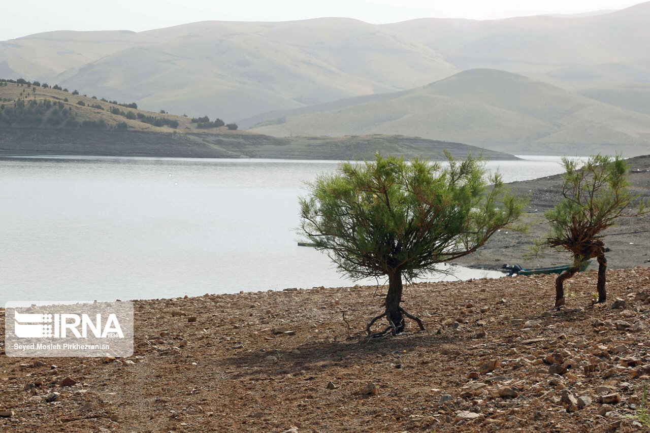کاهش سطح آب در سد وحدت