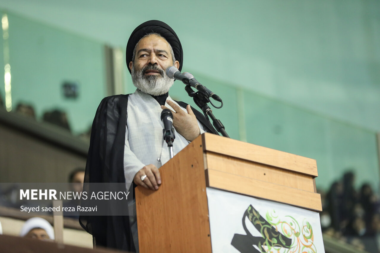کاهش شمار عوامل اجرایی حج یک سیاست قطعی است