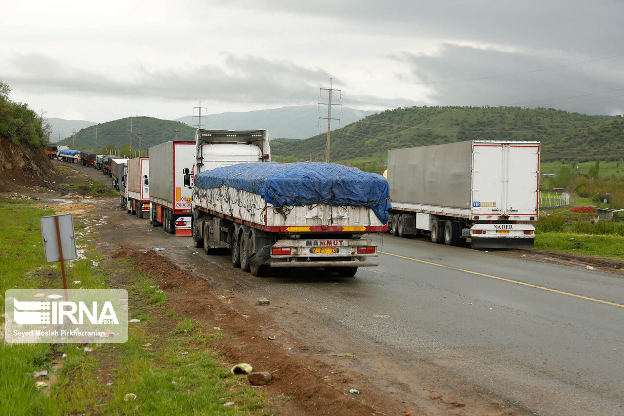 کاهش صادرات از مرزهای کردستان/ همت دولت برای تقویت تجارت با عراق