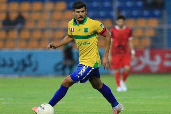 کاپیتان صنعت نفت به پایان لیگ نرسید/ گل و اخراج در ۱۰دقیقه!