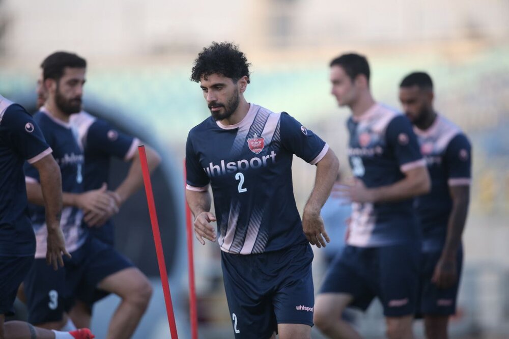 کاپیتان پرسپولیس همچنان دور از ترکیب اصلی