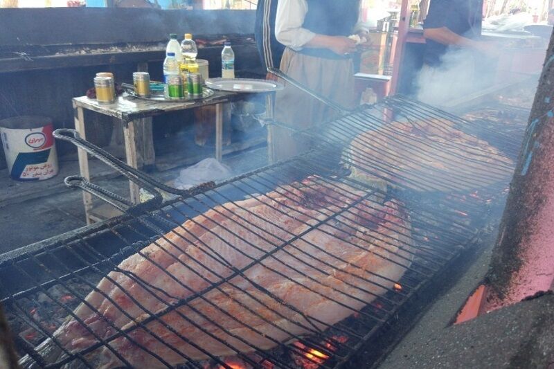 کباب ماهی؛ لذت گردش در زریبار مریوان را دو چندان میکند