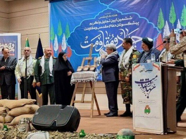 کتاب «روزهای بی‌قرار» در سنندج رونمایی شد