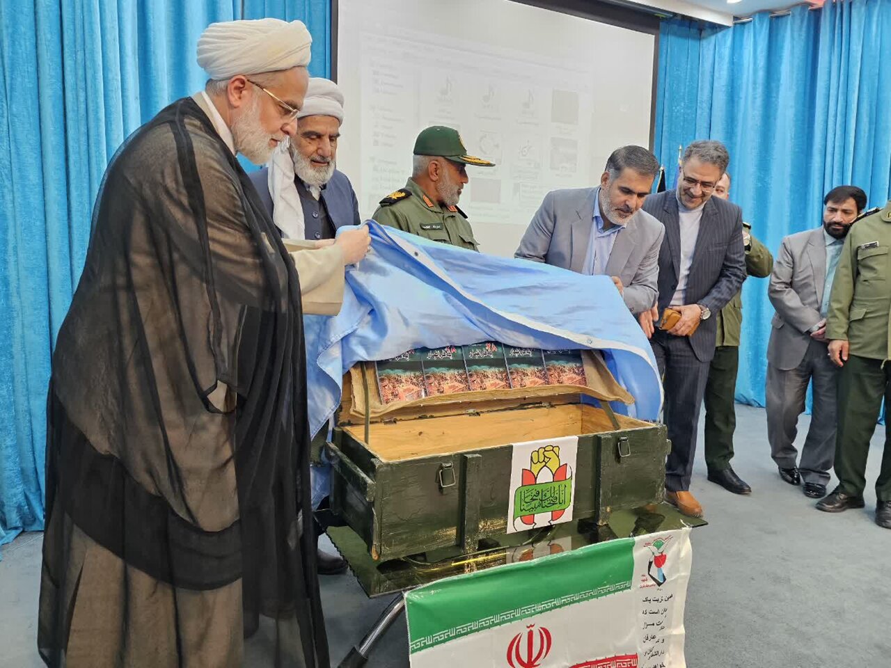 کتاب «۲۸ به‌فرانبار» در سنندج رونمایی شد