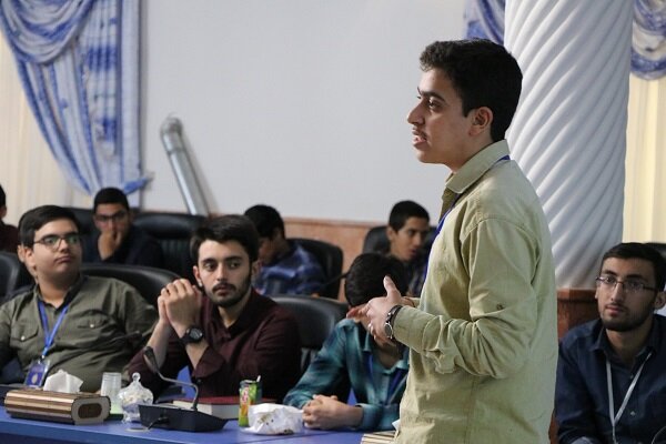 کدام نظام آموزشی نوجوان کنشگر تربیت میکند؟