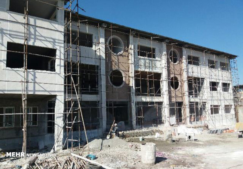 کردستان با کمبود ۳۰۰ هزار مترمربع فضای آموزشی مواجه
است