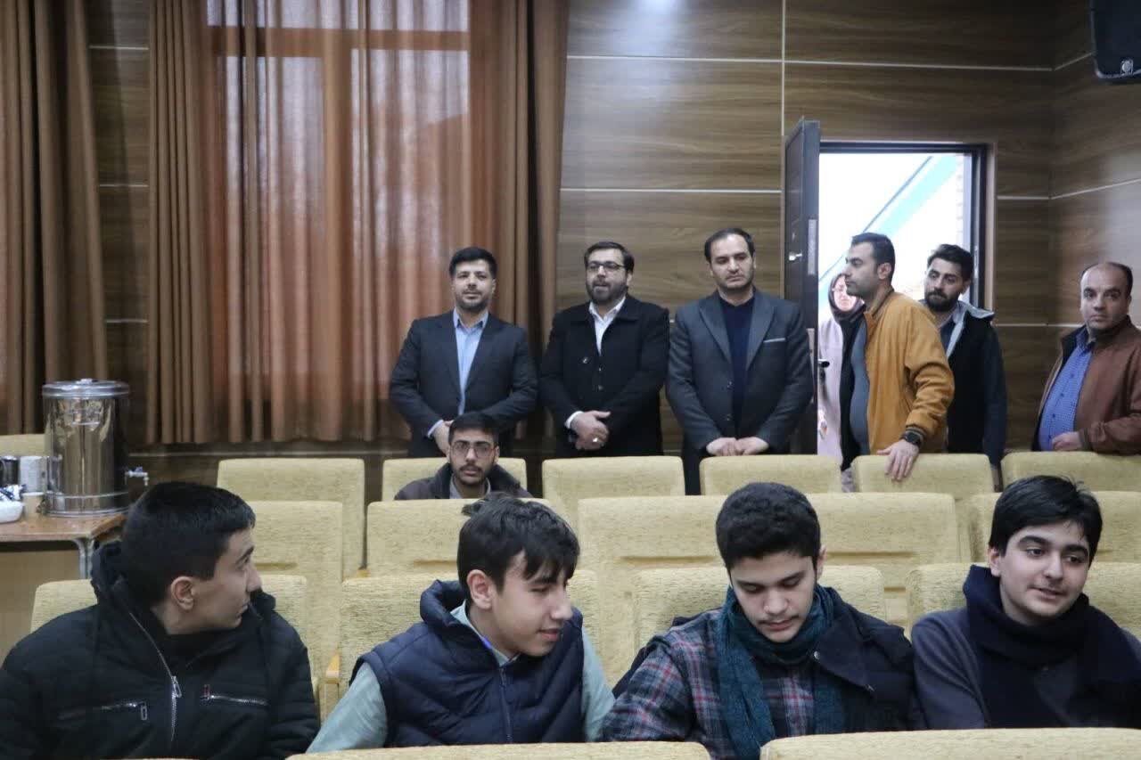 کردستان پایگاه مفاخر قرآنی است/مدهامتان بیانگر جایگاه دینی سنندج