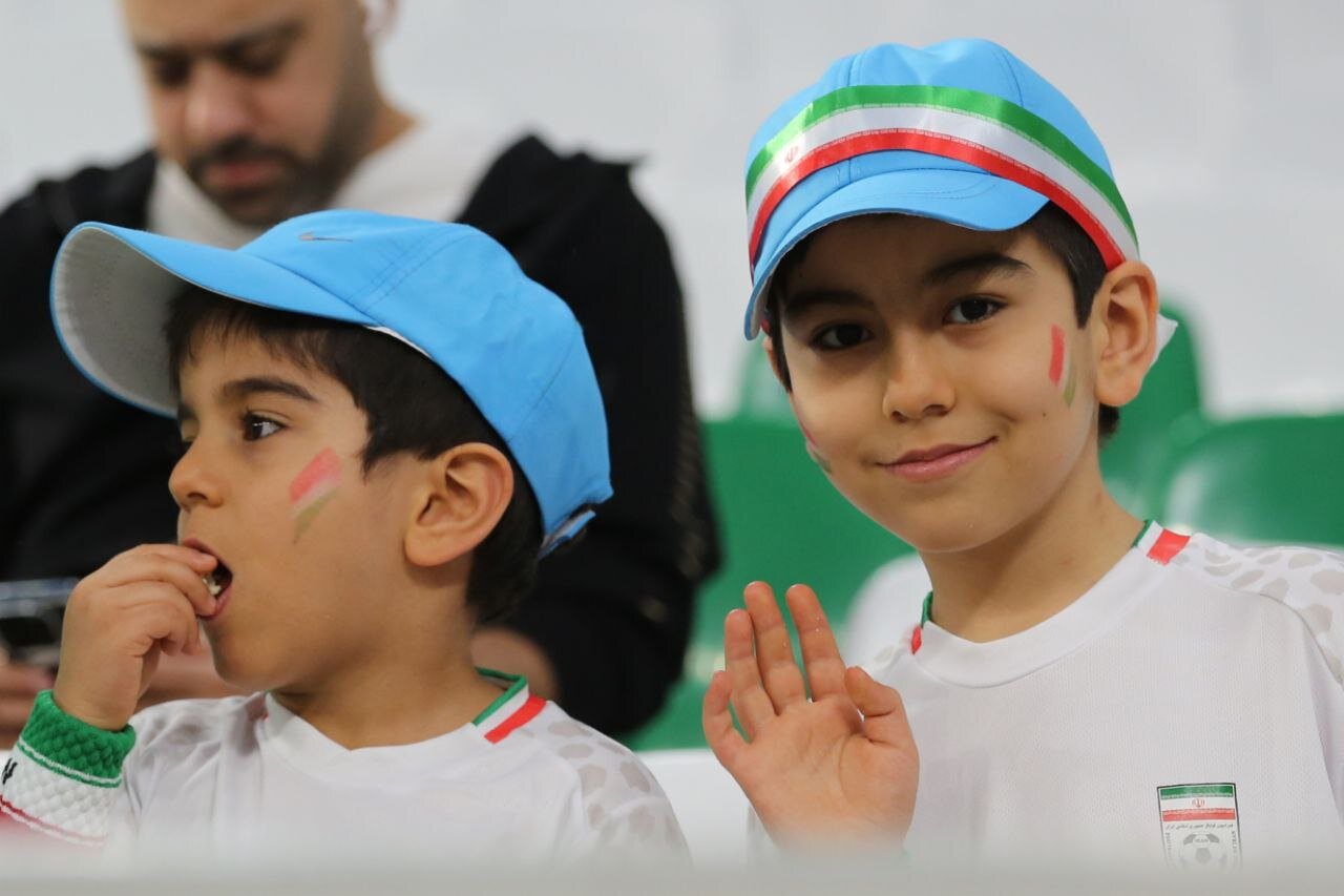 کری هواداران قبل از سوت آغاز بازی/ پخش آلبوم ایرانی برای هواداران