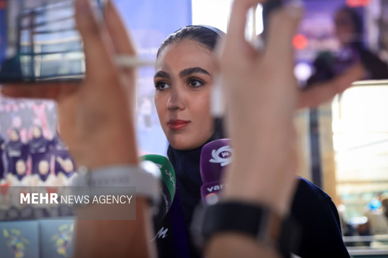 کریمی: بالا رفتن پرچم ایران حس غرور به تیم ملی والیبال زنان داد