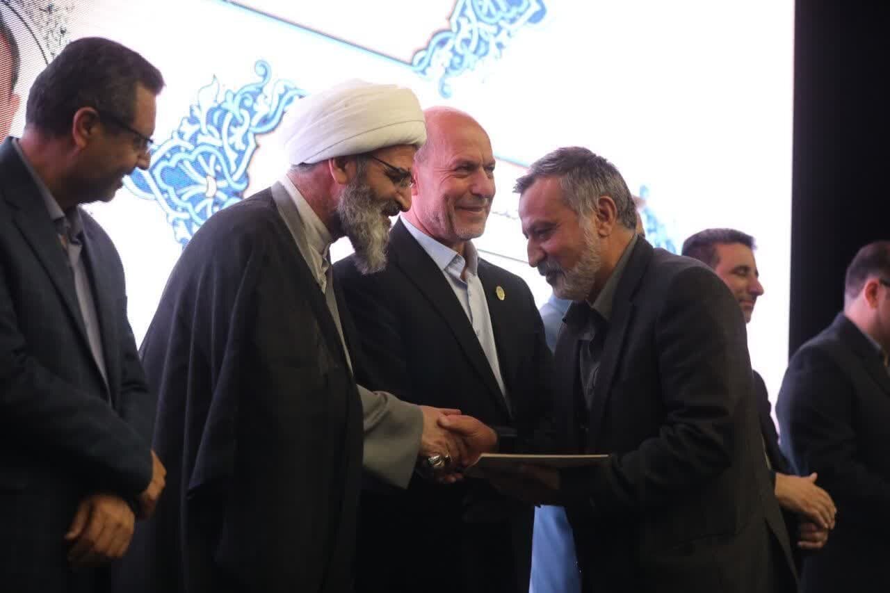 کسب علم با معرفت همراه باشد