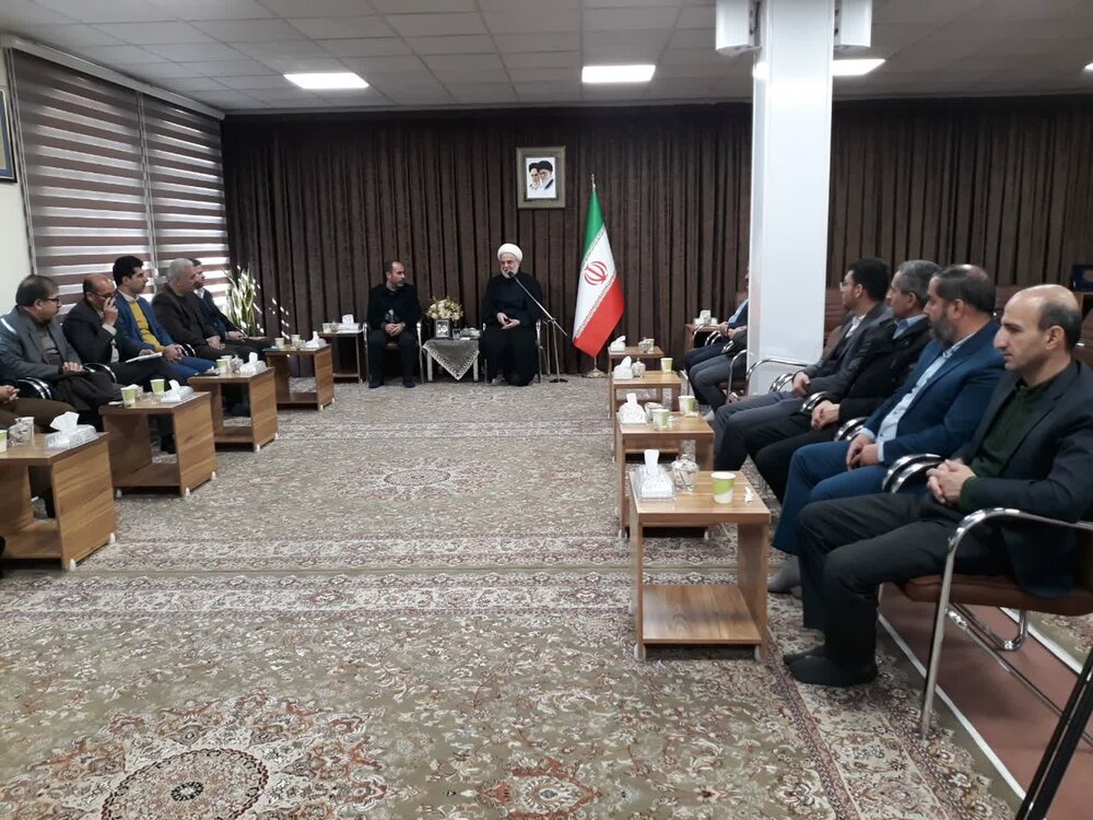 کسی که سواد کافی ندارد نباید در سطوح بالای مدیریتی قرارگیرد