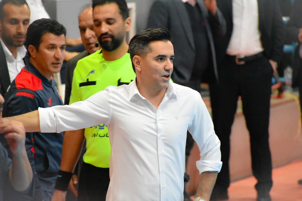 کشاورز: تیم ملی فوتسال باید با تیمهای طراز اول جهان رقابت
کند