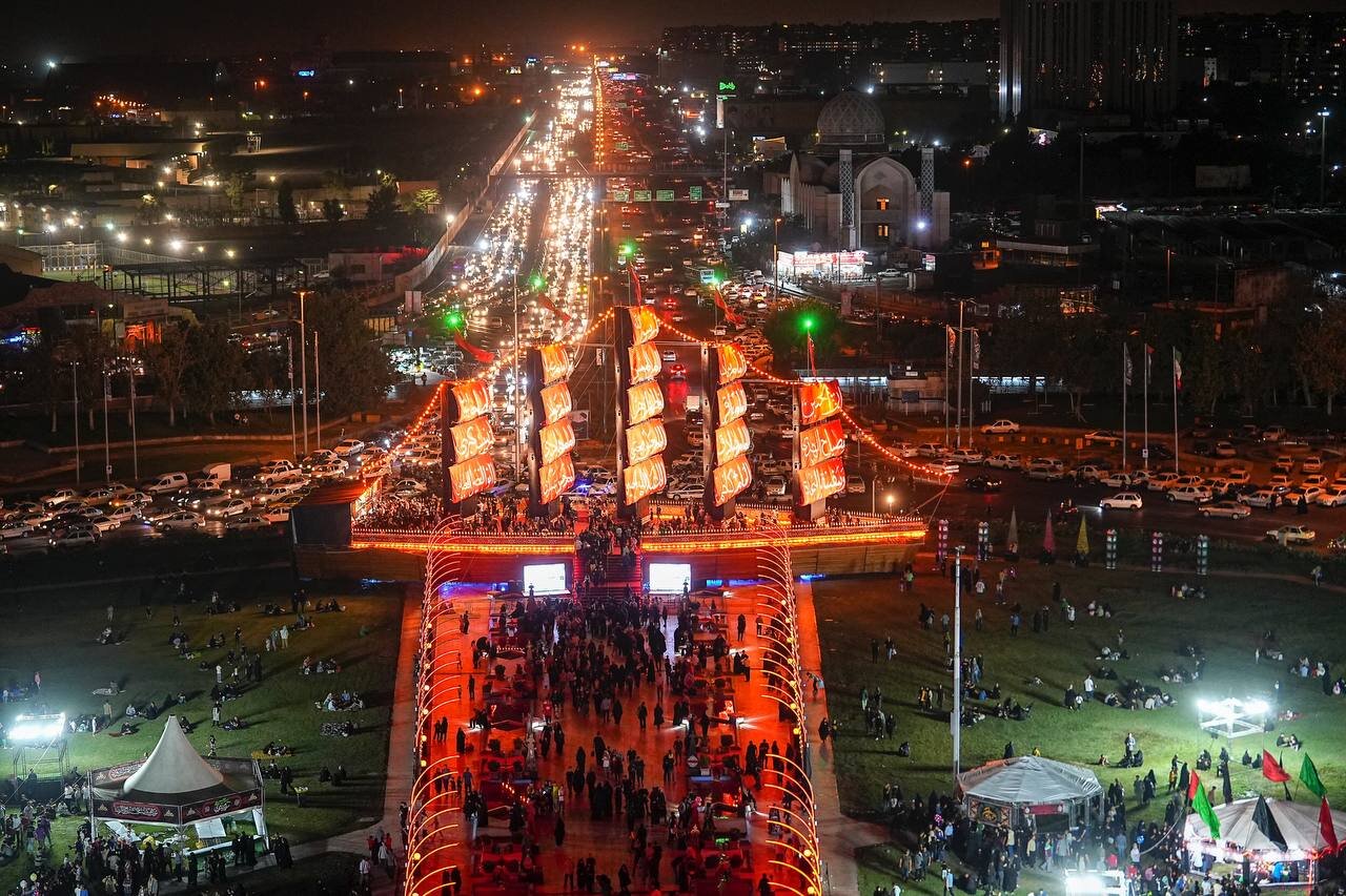 کشتی اربعین در میدان آزادی/ سفر دلباختگان حسینی هموارترشد