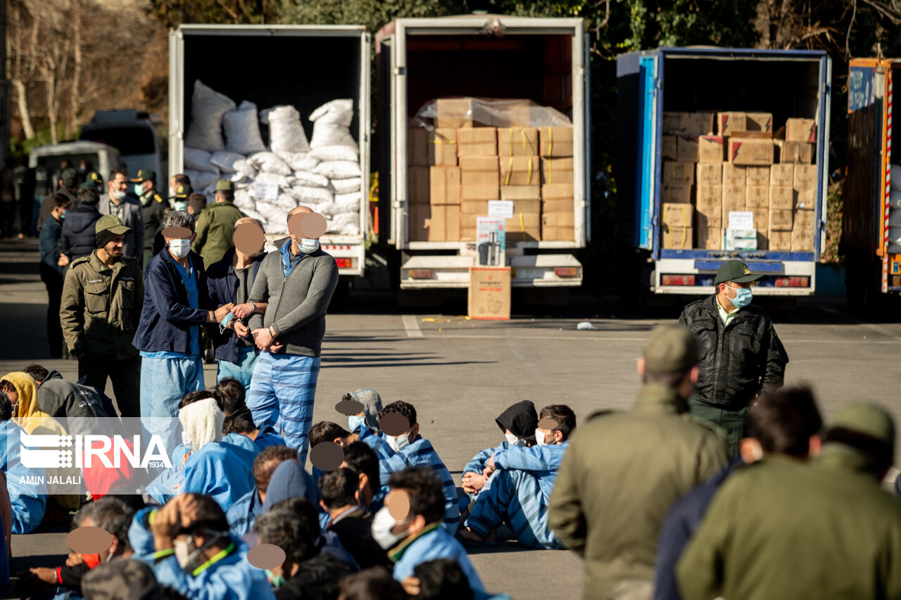 کشف انبار بیش از یک میلیون عدد لوازم الکترونیکی قاچاق در جنوب تهران