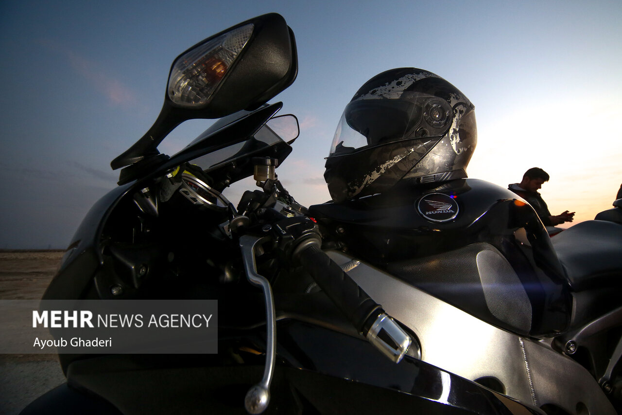 کشف موتورسیکلت ۳۰ میلیاردی قاچاق در پارکینگ ساختمان
مسکونی