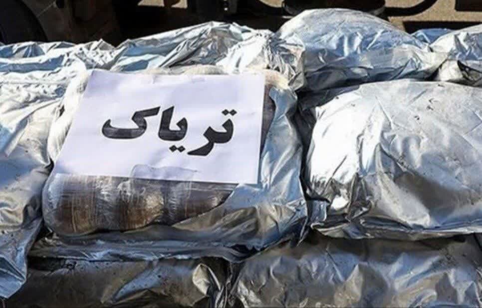 کشف ۳۲ کیلوگرم تریاک از خودروی ۲ قاچاقچی