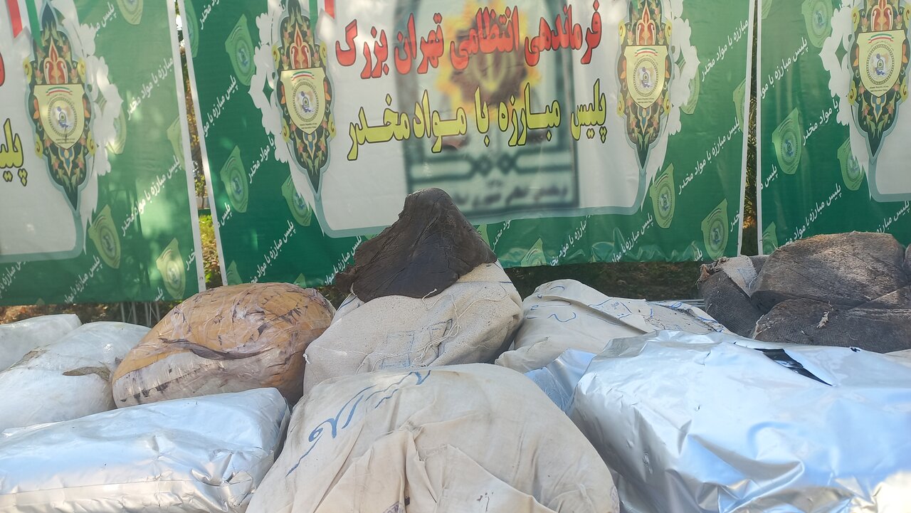 کشف ۶۳ کیلوگرم مواد افیونی از مخفیگاه قاچاقچیان در جنوب غرب