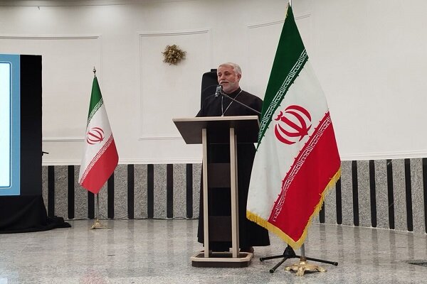 کشیش عزیزیان: انقلاب اسلامی عزت ملی را به ایران بازگرداند