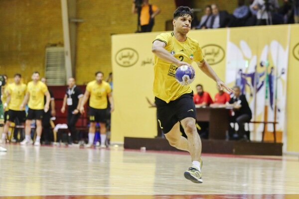 کف پوش تالار هندبال فدراسیون پس از سالها تعویض میشود