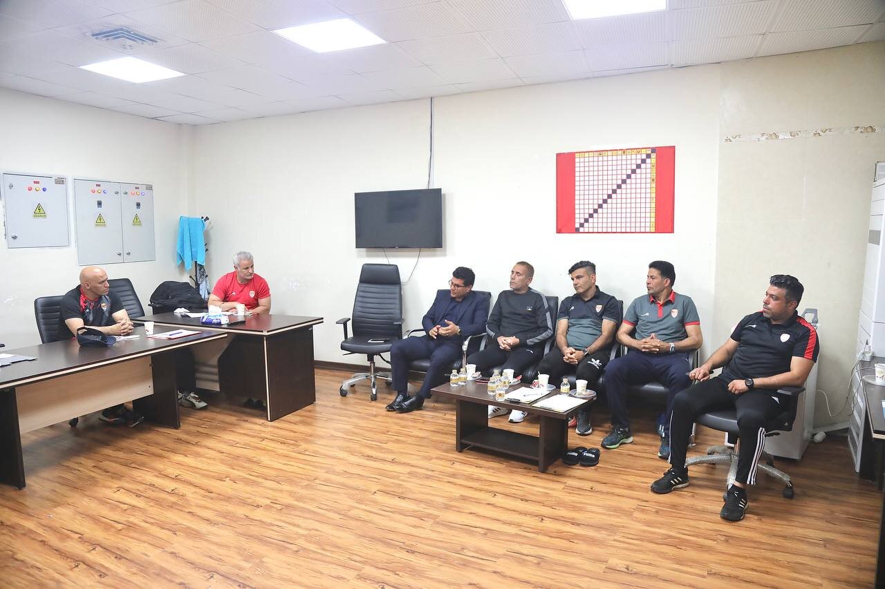 کنایه باشگاه فولاد به نکونام پس از اقدام علیرضامنصوریان