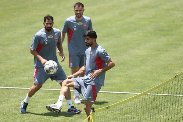 کُری‌خوانی پرسپولیسی ها در تمرین/ سرخ ها فردا راهی هتل میشوند