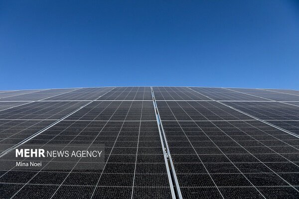 کیامهر: احداث نیروگاه خورشیدی بر روی سقف سولههای برق آذربایجان غربی