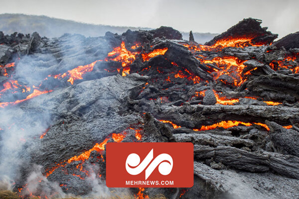 گدازه‌های آتشفشان لاپالمای اسپانیا به خانه‌ها رسید