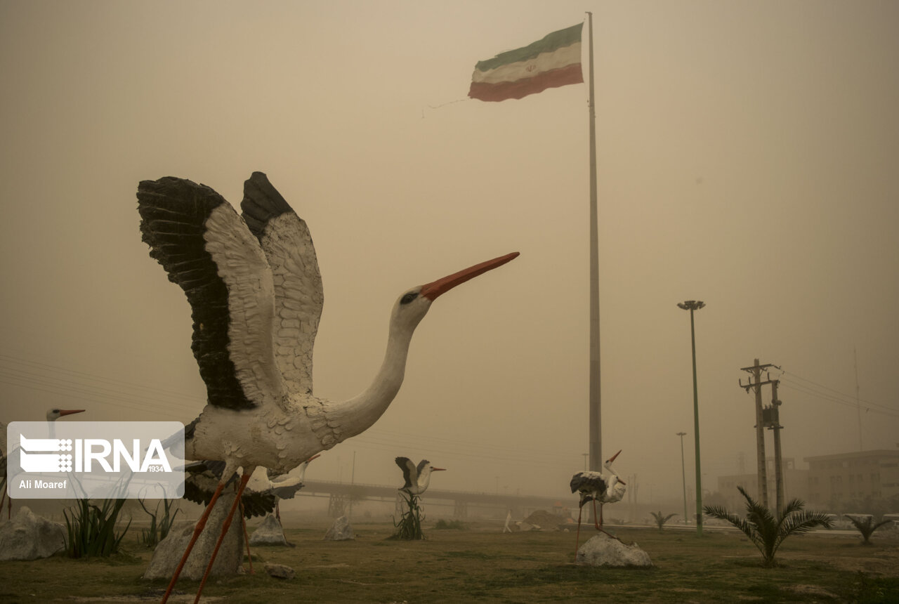 گرد و غبار ۱۵ شهر خوزستان را درگیر کرد