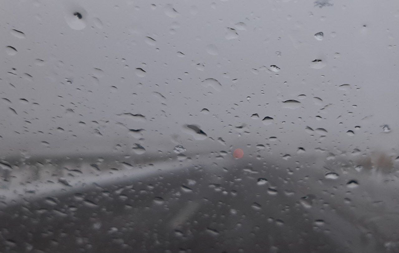 گردنه زمزیران برفی شد/تردد در محورهای ارتباطی آذربایجان غربی روان است