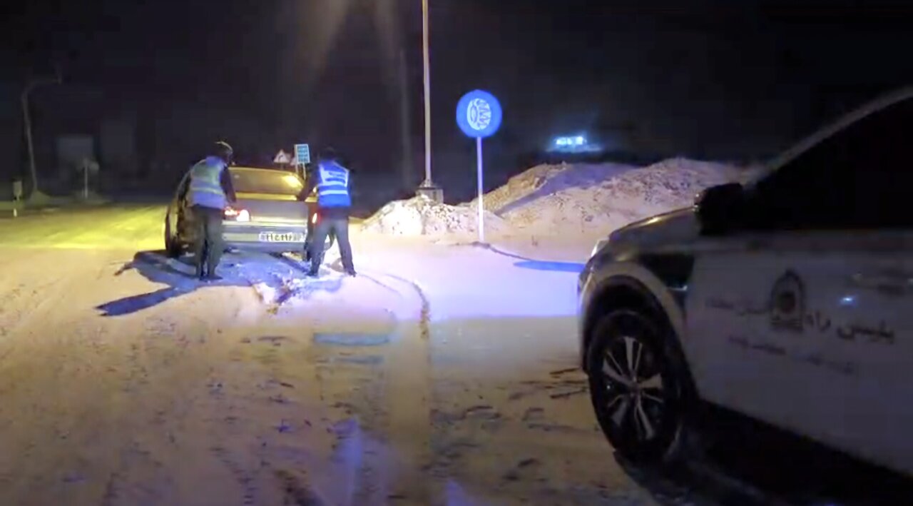 گرفتاری مسافران در برف و کولاک محور تکاب – شاهین دژ