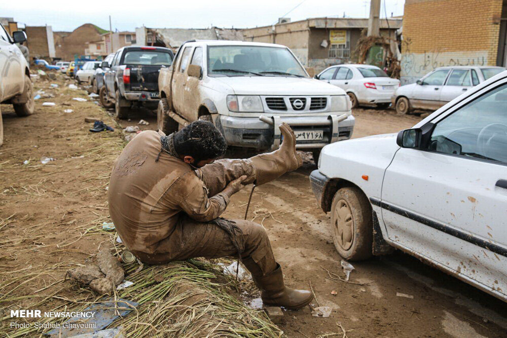 گرفتاری ۴۰ نفر در گِل منطقه اوپرت/ ۲۰بسته مواد غذایی توزیع شد